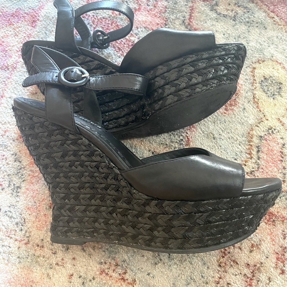 Black Wedges